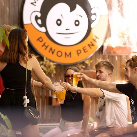 Mad Monkey Hostel Phnom Penh Exterior photo